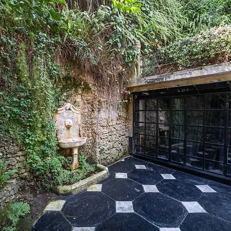 In - With 5 Bedrooms And A Splendid View *