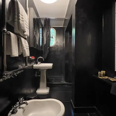 Guest house In - With 5 Bedrooms And A Splendid View
