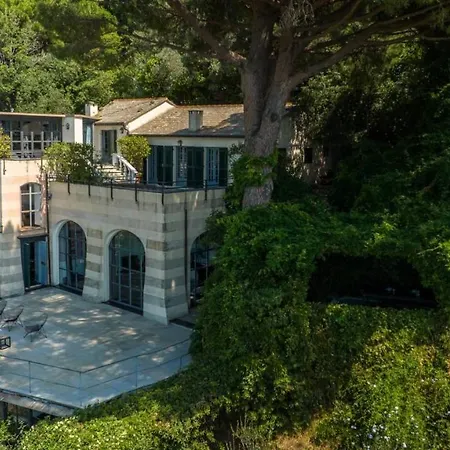 In - With 5 Bedrooms And A Splendid View *