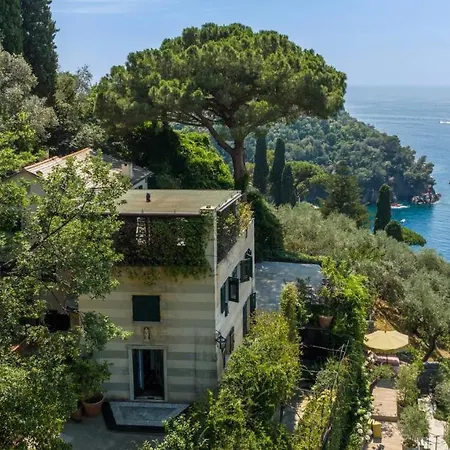 In - With 5 Bedrooms And A Splendid View Guest house *