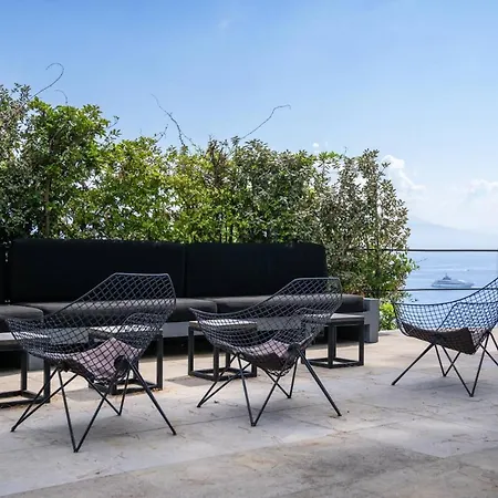 In - With 5 Bedrooms And A Splendid View Guest house