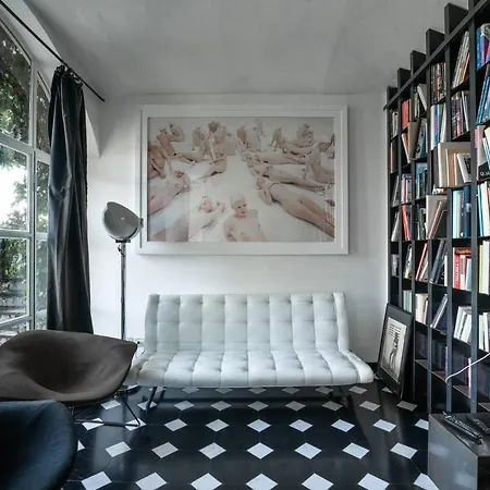 In - With 5 Bedrooms And A Splendid View *